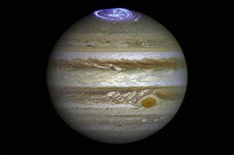 Massive Stunning Aurora Glows Over Jupiters North Pole New Scientist
