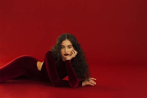 Sabrina Claudio Women Singer Lying Down Lipstick Long Hair Curly