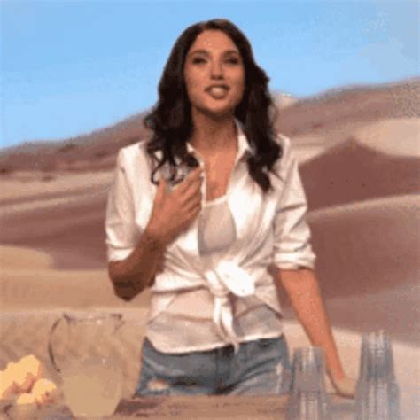 Gal Gadot Snl GIF Gal Gadot Snl Откриване и споделяне на GIF файлове