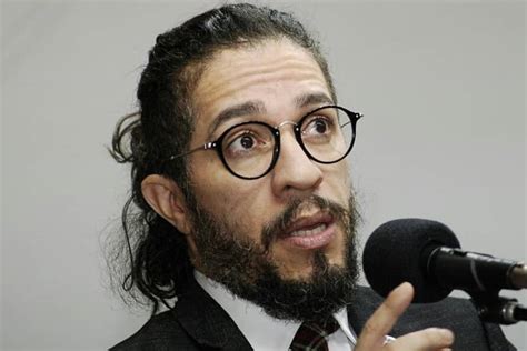 Pesquisador no alari at hutchins center de harvard e escritor baiano. Deputado Jean Wyllys causa ao publicar post beijando amigo ...