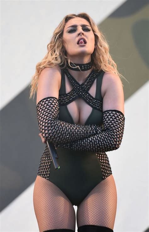 Perrie Edwards 14 Photos