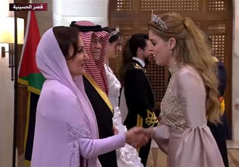 Princess Beatrice Unearths Sarah Fergusons Wedding Tiara For The First