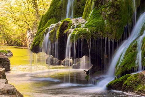 Besuchen Bigar Waterfall Cascada Izvorul Bigăr