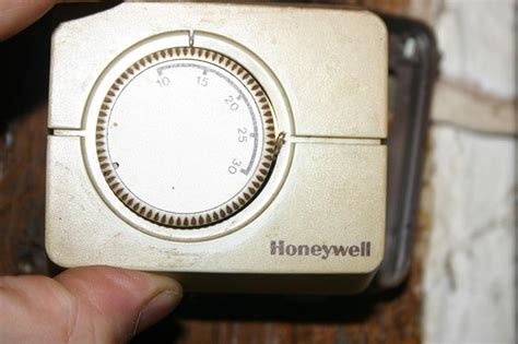 From the furnace location, gently pull the wiring bundle toward the furnace. Replace old Honeywell Thermostat with CM907 | DIYnot Forums