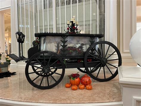 The Haunted Mansion Halloween Display Debuts At Disneys Grand