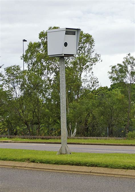 Photo radar speed cameras use a camera to capture images of vehicles travelling in excess of the posted speed limit. Automoto.ba