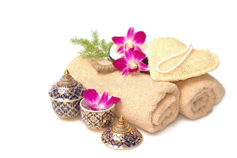 kuuroord en massage die met frangipany bloemen voor gezonde behandelingen bij de lente of de