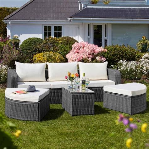 You can find a wide range of stylish garden day beds at garden box. Firenze Rattan Day Bed | Garden Gear