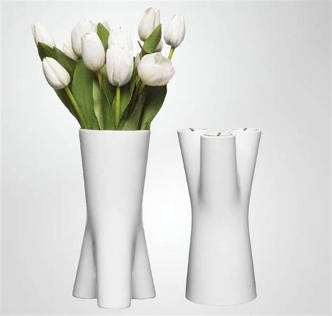 Choose flowers that are not completely open and are not quite mature. Topsy Turvy Flower Holders : vase and candle holder