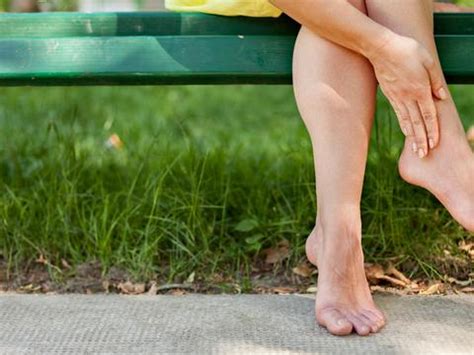 Sposoby na opuchnięte nogi Jak poradzić sobie z obrzękami nóg Zdrowie