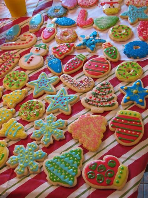 It's beginning to look a lot like christmas, and nothing seems to say the start of the season better than a cookie exchange. Angela Anderson Art Blog: Christmas Cookie Decorating