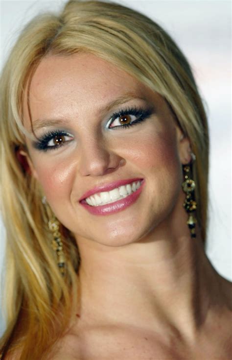20 britney spears eye makeup looks that are completely intoxicating