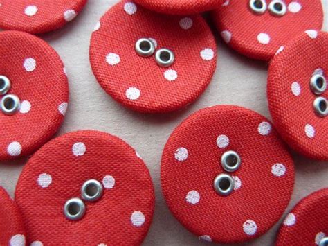 10 X Red And White Polka Dot Buttons Fabric And Metal 20mm Diameter