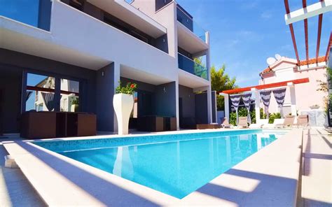 Luxury Villa With Pool And Sea View Near Beach Villas