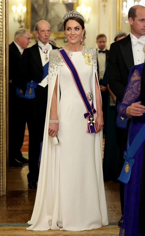 Kate Middleton Wears Princess Dianas Tiara In First State Dinner As