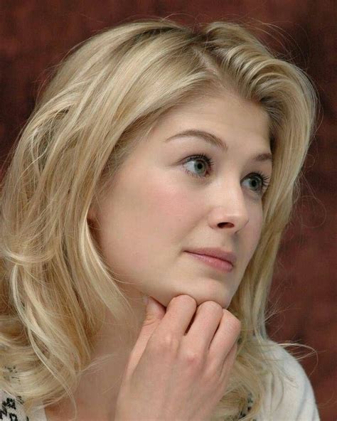 Young Rosamund Pike Xpensive In 2019 Rosamund Pike Rosemund Pike