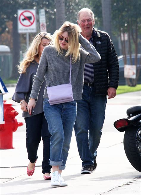 Dakota Fanning Walking Her Dog In Los Angeles Dec 2014 Celebmafia