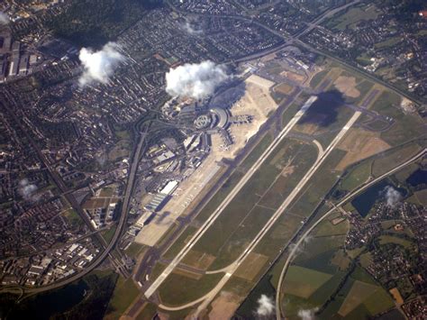 Sie zahlen 38 euro pro tag, das summiert sich bei einer. Lageplan Parken Flughafen Dusseldorf