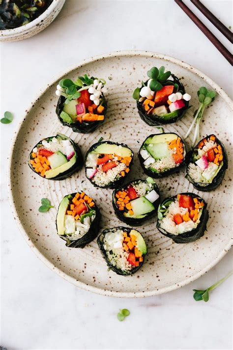 Raw Vegan Sushi Rolls The Simple Veganista Vegan Sushi Rolls Sushi Roll Recipes Veggie Sushi