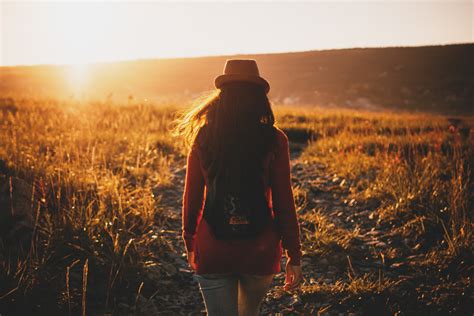 Fotos Gratis Naturaleza Para Caminar Mujer Amanecer Puesta De Sol