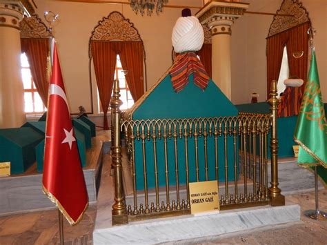 Orhan gazi türbesi içinde orhan gazi'nin eşi nilüfer hatun'un, oğlu kasım çelebi ve kızı fatma hatun'un, cem sultan'ın oğulları, yıldırım bayezid'in oğlunun sandukaları yer alıyor. Orhan Gazi Türbesi ziyareti.. -3 « Ahsen Okyar