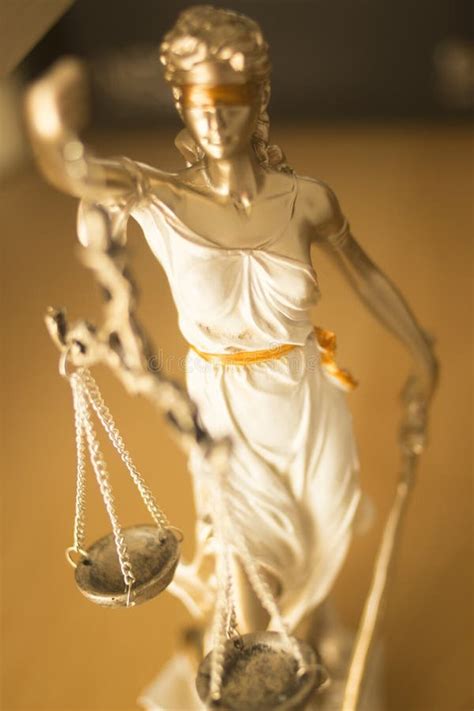 Estatua Legal De La Justicia De Los Abogados Foto De Archivo Imagen