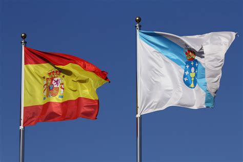 Pretendemos diversificar el turismo y mostrar al mundo que ver en galicia. Banderas de España y Galicia | Las banderas de España y de ...