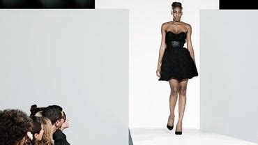 What Are the Dimensions of a Fashion Runway? | Reference.com