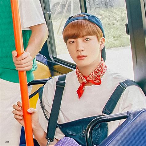 Talks causally it is fascinating and really makes me happy that you who seemed the most opposite to me have a matching hobby with me. #BTS(防弾少年団)JIN、「トワイライト説」が韓国で話題。 今年の「2021 SEASON'S GREETINGS Preview」でもJINは何故か歳を | wowKorea韓流速報 ...