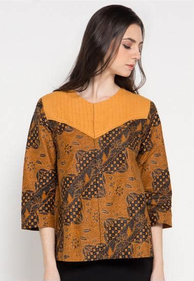Model gamis batik terbaru untuk wanita selanjutnya adalah kombinasi kain batik dan kain polos. √ 55+ Trend Model Baju Batik Kerja Kombinasi Polos Elegan ...