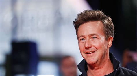Edward Norton Reveals How He Saved Leonardo Dicaprios Life On Diving Trip Ents And Arts News
