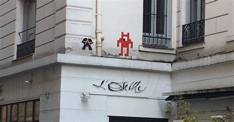 Parisian Space Invaders Mosaic Street Art Worth The Hunt Blog