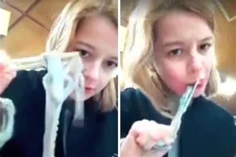 Ajouter hot masseuse takes a huge load in her mouth à votre liste de lecture. Video of girl eating live octopus in South Korea goes ...