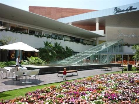 Andreas is elizabeta torres' bodyguard, although elizabeta treats him more as a housemaid, constantly screaming at him and he usually stays in the kitchen. Centro comercial Andares.... sumamente exclusivo! - Picture of Guadalajara, Guadalajara ...