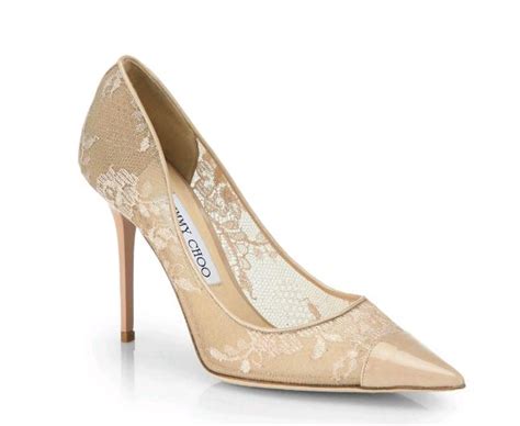 Favole è anche uno dei più apprezzati shop di scarpe da sposa online. Pizzo italiano rosa per le romantiche e femminili scarpe da sposa Jimmy Choo | Look Sposa