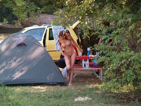 Mosquito Sexy Nude Girl In Tent Pantalla Ancha Y Mejor Calidad De Hot