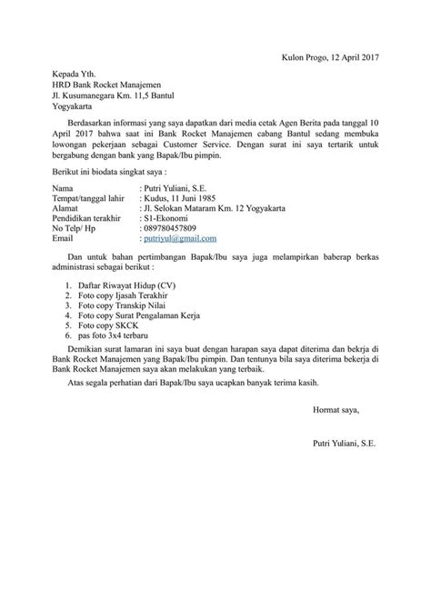 Contoh surat penipuan cara melamar: Contoh Surat Lamaran Kerja Di Bank Singkat | Surat, Resume ...