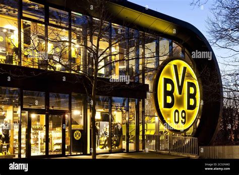 Bvb Fanshop Am Stadion / Westfalenstadion Borussia Dortmund Signal