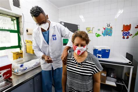 Dúvidas sobre a vacinação e mais informações sobre o combate ao coronavírus. Porto Alegre amplia vacinação contra Covid para pessoas de ...