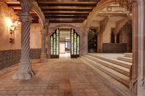 A trip to barcelona isn't complete without visiting the many buildings constructed in the modernisme style in the famous block of discord. URCOTEX RESTAURACIÓN DE LA PLANTA PRINCIPAL DE LA CASA ...