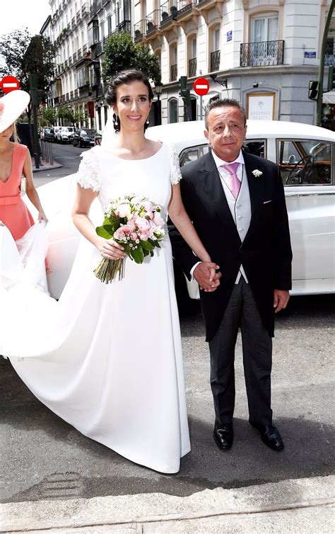Transportes nieves es pionera en el negocio del transporte de mercancías en el sur de españa. Nieves Herrero emocionada en la boda de su hija mayor