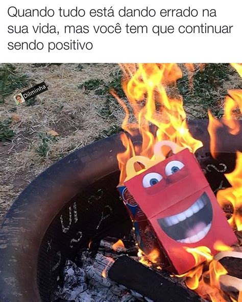 Quando tudo está dando errado na sua vida mas você tem que continuar sendo positivo Memes