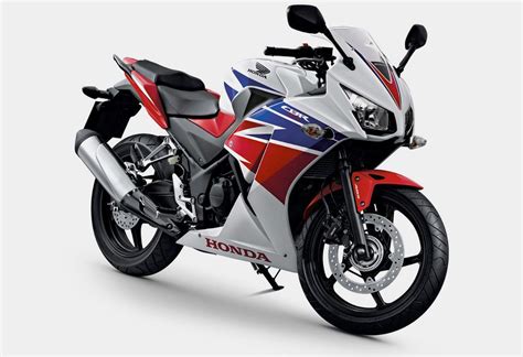 Berikut adalah seluruh varian dan warna dari motor honda cbr 250rr yang tersedia. Küçük Yarışcı Honda CBR 250 R - Kalyoncu Motor