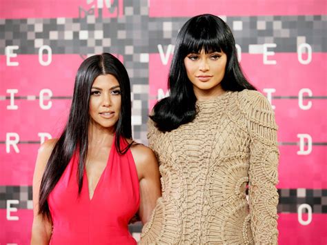 Kylie Jenner Y Kourtney Kardashian Camino De Conquistar El Verano En Abril Vanity Fair