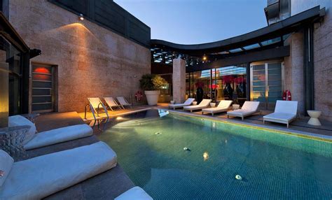 Hotel Urban - Romantic 5 star boutique hotel with roof top pool in