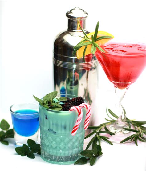 Get christmas cocktail recipes for punches, sangrias, and other mixed drinks for the holidays. Festive Holiday Cocktails! | Fresh Origins