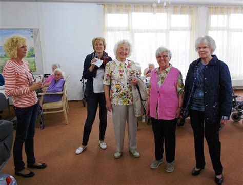 Die haus edelberg unternehmensgruppe mit sitz in karlsruhe wurde im jahre 1980 gegründet und ist heutzutage eines der angesehensten und etabliertesten unternehmen in der pflegebranche. Modenschau im Haus Edelberg | meinstutensee.de