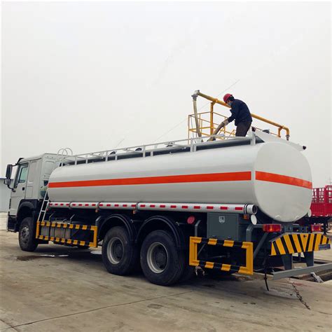 371hp Refueling Fuel Tank Truck 20m3 6x4 Oil Mobile Sinotruk Howo