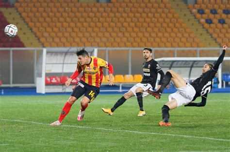 Tre calciatori, appena rientrati dall'estero, sono stati sottoposti come da protocollo sanitario della società a test. Lecce Calcio / Figurine Panini Il Lecce Torna In Grande E ...