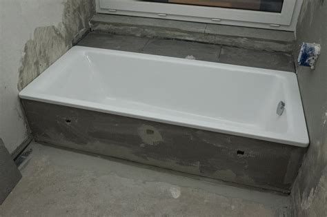 Wir schaffen uns gerne einen ort der erholung, der uns mit einer badewanne und dekorativen objekten zum verweilen einlädt. Fliesenarbeiten Teil 2 - Ein Haus für den Zwerg
